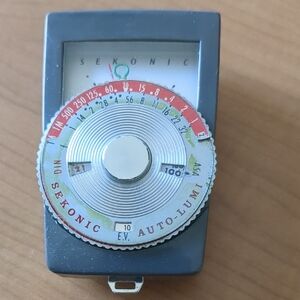 Sekonic Auto-Lumi Light Meter - Gray with Silver Dial